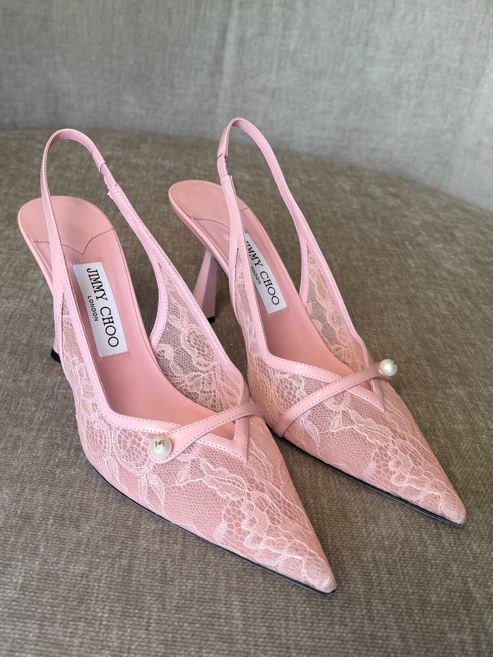 Jimmy Choo size 39

Amita 85MM Lace Slingback Pumps